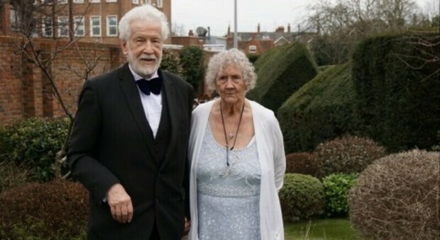 Sposi dopo 60 anni: Jeanette e Len si erano fidanzati da giovani ma la famiglia di lei era contraria al matrimonio