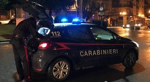 Livorno, spinge la fidanzatina giù dal parapetto, tragedia sfiorata: arrestato un diciassettenne