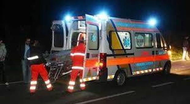 Auto fuoristrada nel Pavese: grave ragazzo schiacciato da guardrail, altri 4 feriti