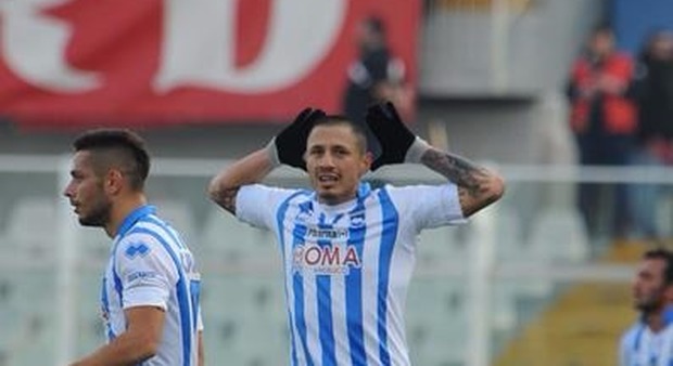 Calcio, le magie di Lapadula fanno volare il Pescara: Bari ko 3-1, eguagliato il record di Zeman
