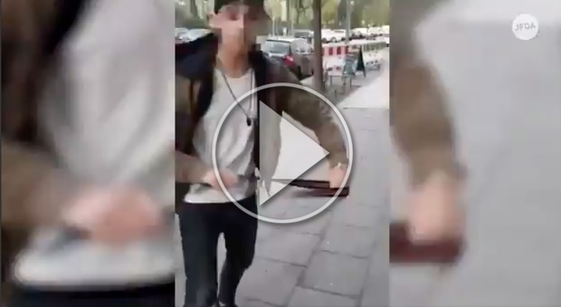 Due giovani ebrei brutalmente aggrediti in strada a Berlino Video