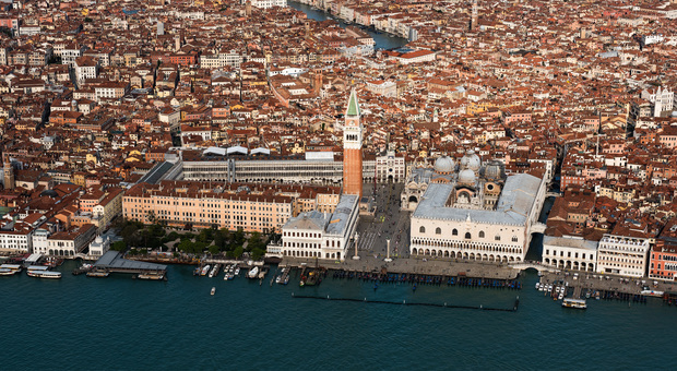 Venezia sotto i 50mila residenti