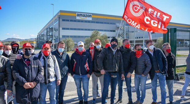 Amazon, primo sciopero in tutta Italia: si fermano 30 mila dipendenti