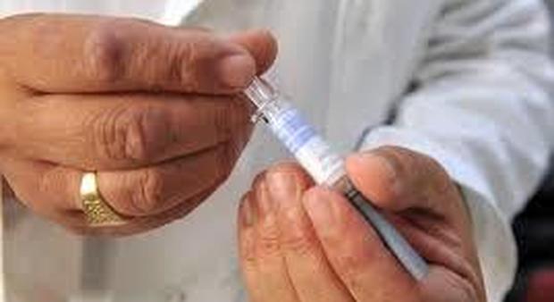 Vaccini, indagini nelle Asl romane: verifica dei Nas su effetti collaterali