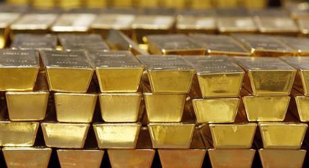 Valigetta con tre chili d'oro dimenticata in treno: vale 170mila euro, ma nessuno la reclama