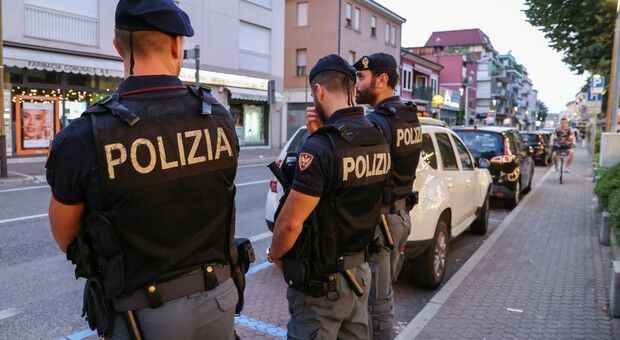 Clandestini e ladri ospitati negli alberghi della stazione di Mestre e Marghera: blitz della polizia
