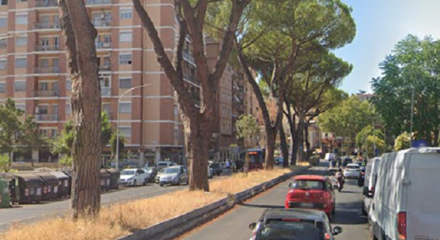 Roma, donna investita da un furgone in via di Val Melaina: è grave
