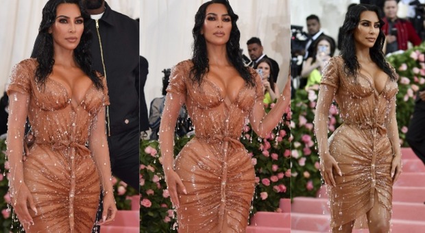 Kim Kardashian insultata: «Il girovita è troppo "stretto" rispetto al c**o». La personal trainer la difende