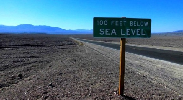 Uomo trovato morto nella Death Valley dopo che la sua auto aveva finito la benzina: ondata di caldo sino a 50,5°