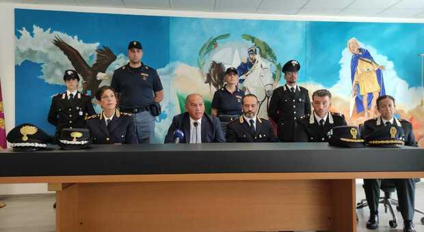 La conferenza stampa di Polizia e carabinieri