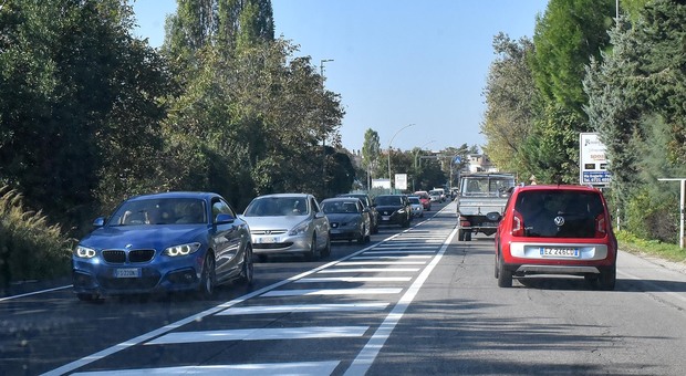 In via Fratti sta per partire il cantiere: limite dei 40 km, stop a sosta e sorpassi. Ecco le date