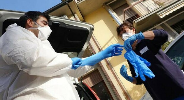 Vaccini in Campania, Usca (finalmente) in azione: 55 dosi a domicilio ai fragili