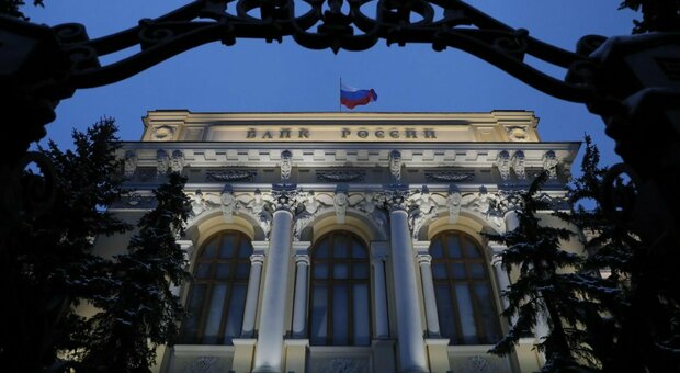 La Russia in “default tecnico”, dimezzate le riserve della Banca centrale