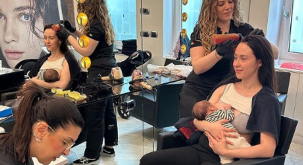 Aurora Ramazzotti allatta Cesare Augusto mentre è dal parrucchiere. Critiche sui social: «Sei una privilegiata»