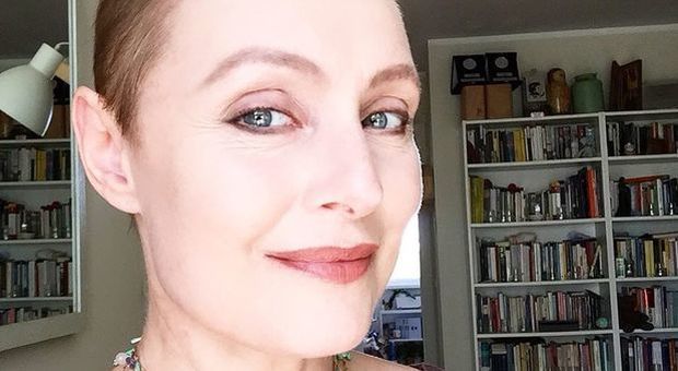 Sabrina Paravicini e il tumore, torna a casa dopo l'operazione: il post dell'attrice commuove i fan