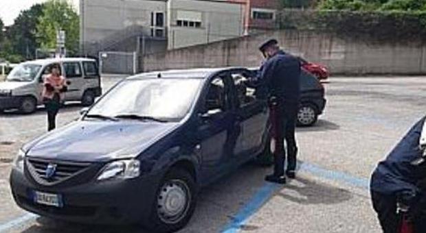 Ancona, minorenne insulta i carabinieri e poi tenta anche di investirli