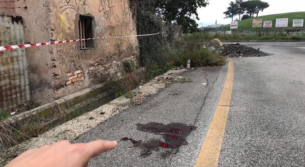 Spara e uccide la fidanzata in mezzo alla strada: choc alla periferia di Roma