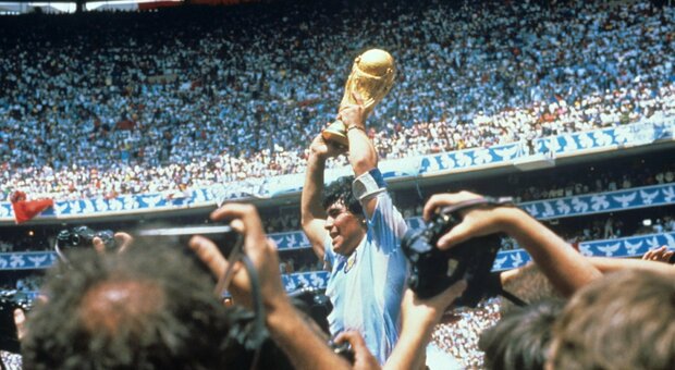 Maradona, Loredana Berté: «Buon viaggio, e un abbraccio immenso alla tua Napoli»