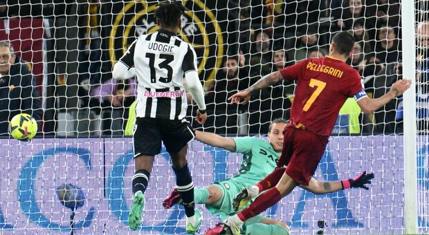 Roma-Udinese 3-0, Bove poi Pellegrini e Abraham: Mourinho blinda il terzo posto