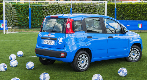 La Fiat Panda veste la maglia azzurra numero 10 con la serie speciale Pandazzurri
