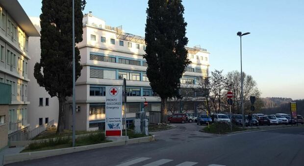 Urbino, l’ospedale tiene in vita l’entroterra: in due mesi 44 urgenze-emergenze. «Nuova risonanza operativa dal 15 maggio»