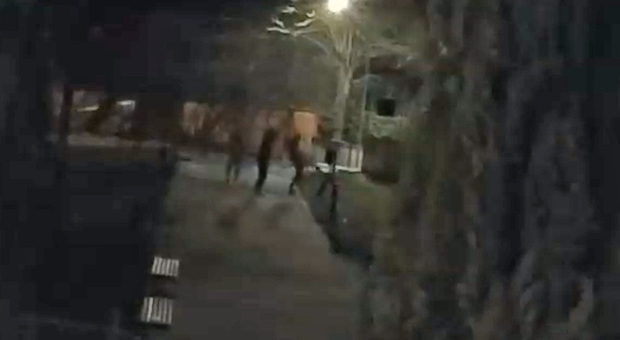 Un frame del video registrato dalle telecamere di sicurezza