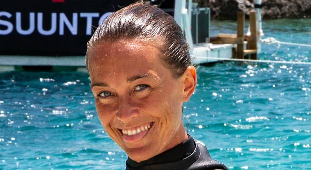 Il record mondiale di Alessia Zecchini, a -93 metri nel mare delle Bahamas