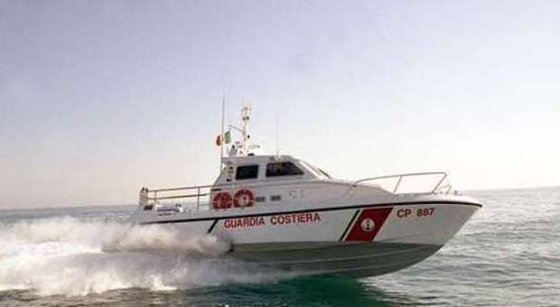 Barca in avaria: la Capitaneria soccorre 6 persone, anche un bimbo