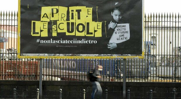 Riapertura scuole in Campania, De Luca annuncia l'ordinanza: «Superiori aperte da lunedì 1 febbraio»