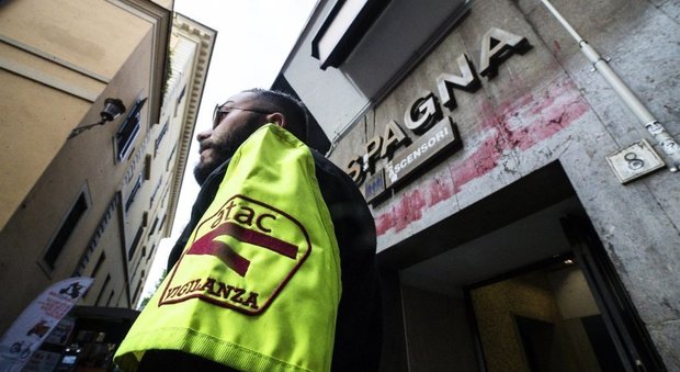 Allarme borseggiatrici rom alla metro Spagna: servizio sospeso tra Battistini e Re di Roma