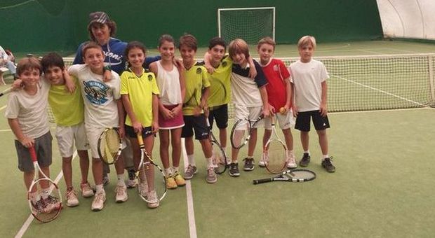 La squadra giovanile del circolo tennis Maggioni