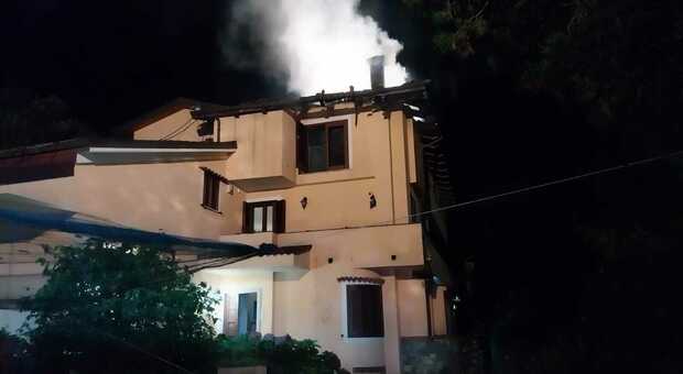 Vallo della Lucania, case in fiamme, paura per una famiglia Cilentana