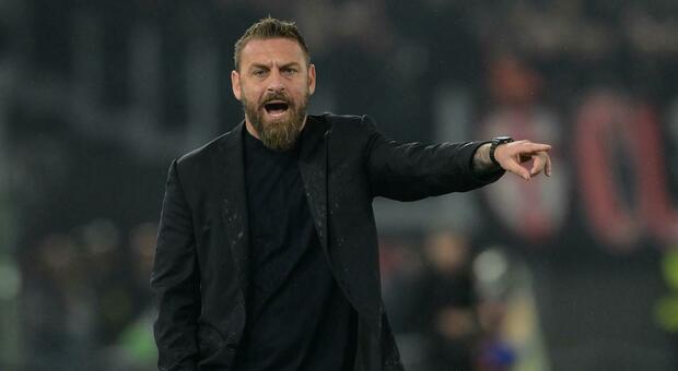 Roma’s head coach Daniele De Rossi during the UEFA Europe League football match second leg of the quarter-finals between Roma and Milan FC at the Olympic Stadium in Rome, Italy - Thursday 18 April 2024 - Sport Soccer (photo by Alfredo...