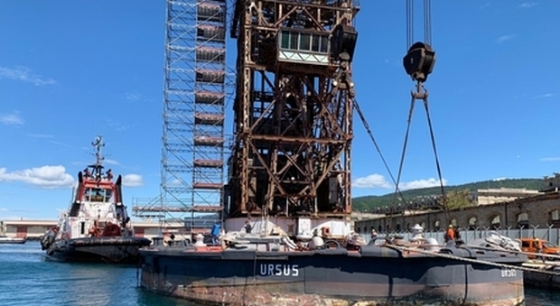 Il gigante Ursus diventa pedana per tuffi da 27 metri di altezza