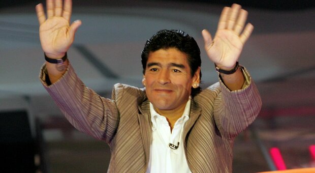 Maradona, l'omaggio di Vasco Rossi: «Mito indiscusso e incantatore di palloni»