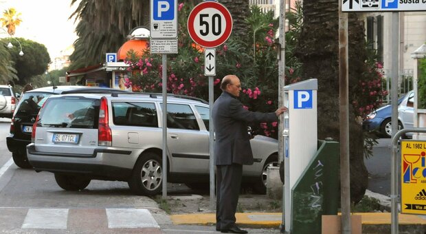 Quasi un milione di euro dai parcheggi: va in archivio un'estate da record per la Riviera delle palme