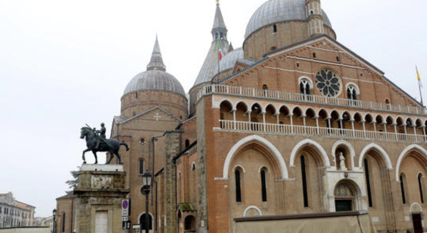 Statua di Donatello, scontro Stato-Chiesa sul restauro. Sgarbi al Vaticano: «Giù le mani da questa opera»