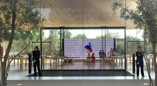 Covid, il nuovo rinvio di Apple: dipendenti in smart working fino al prossimo anno
