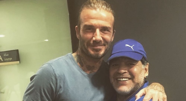 David Beckham abbraccia Maradona a Dubai: «Il migliore», scrive ai fan