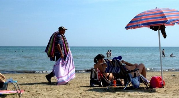 «Spiagge sicure», stretta in Cilento Daspo per due ambulanti