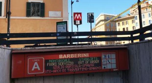 Metro Barberini riapre a metà: da dicembre si può solo uscire