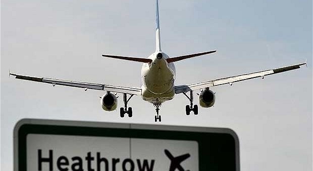 Allarme bomba sul volo Dubai-Londra, aereo evacuato