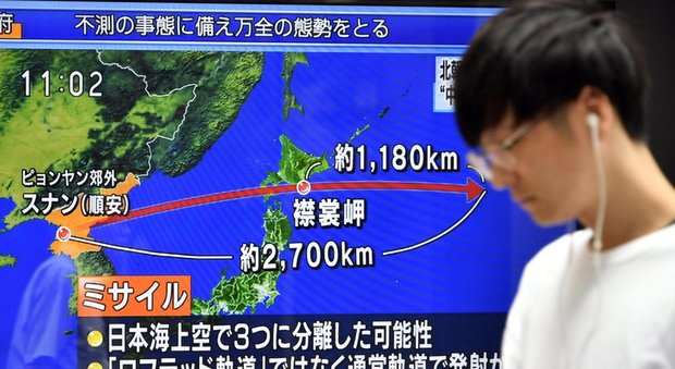 Missile nordcoreano lanciato nella notte sorvola il Giappone Tokyo: minaccia senza precedenti