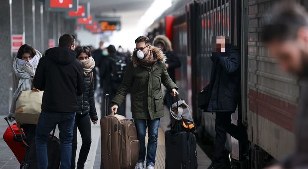 Coronavirus, dal 4 maggio scatta il nuovo esodo Milano-Napoli: treni e aerei già pieni