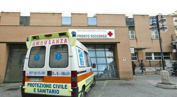 Roma, non ci sono le barelle: ferme 50 ambulanze. Mezzi di soccorso bloccati in quasi tutti gli ospedali