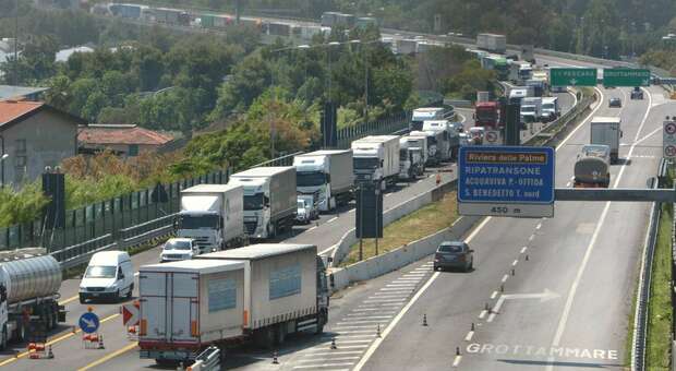 Arretramento dell autostrada A14, mille firme per liberare la Riviera da traffico e smog. Il traffico sull'Autostrada A 14
