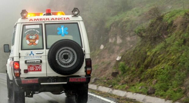 Incidente choc in Perù, autobus cade in un terrapieno: almeno 25 morti e 13 feriti
