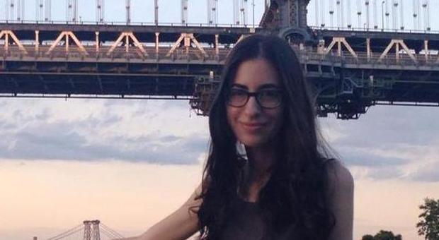 Blogger suicida a 30 anni dalla terrazza del bar: dramma a New York. "Un volo di 20 piani"