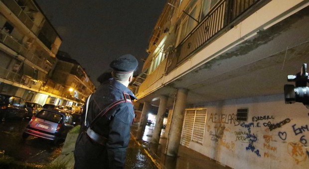 Napoli, donna ferita da colpi d'arma da fuoco: era affacciata al balcone di casa. Colta da un proiettile di rimbalzo