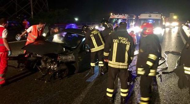 Incidente nel Catanese, auto contro un muro: muore un 16enne, feriti gli amici